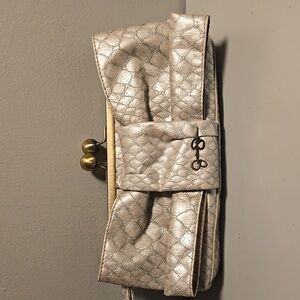 Metallic Kisslock Clutch